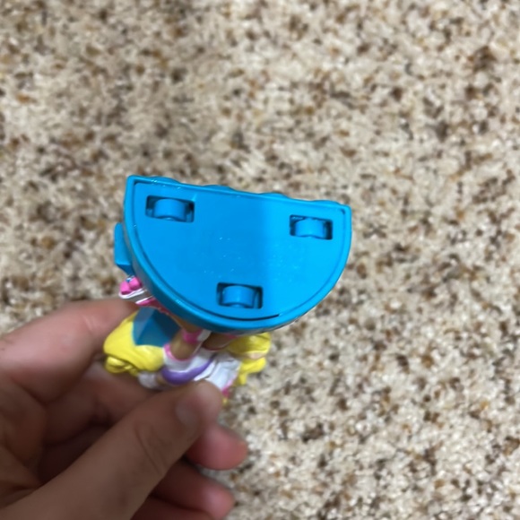 Vintage Skating Barbie Toy - Picture 3 of 3